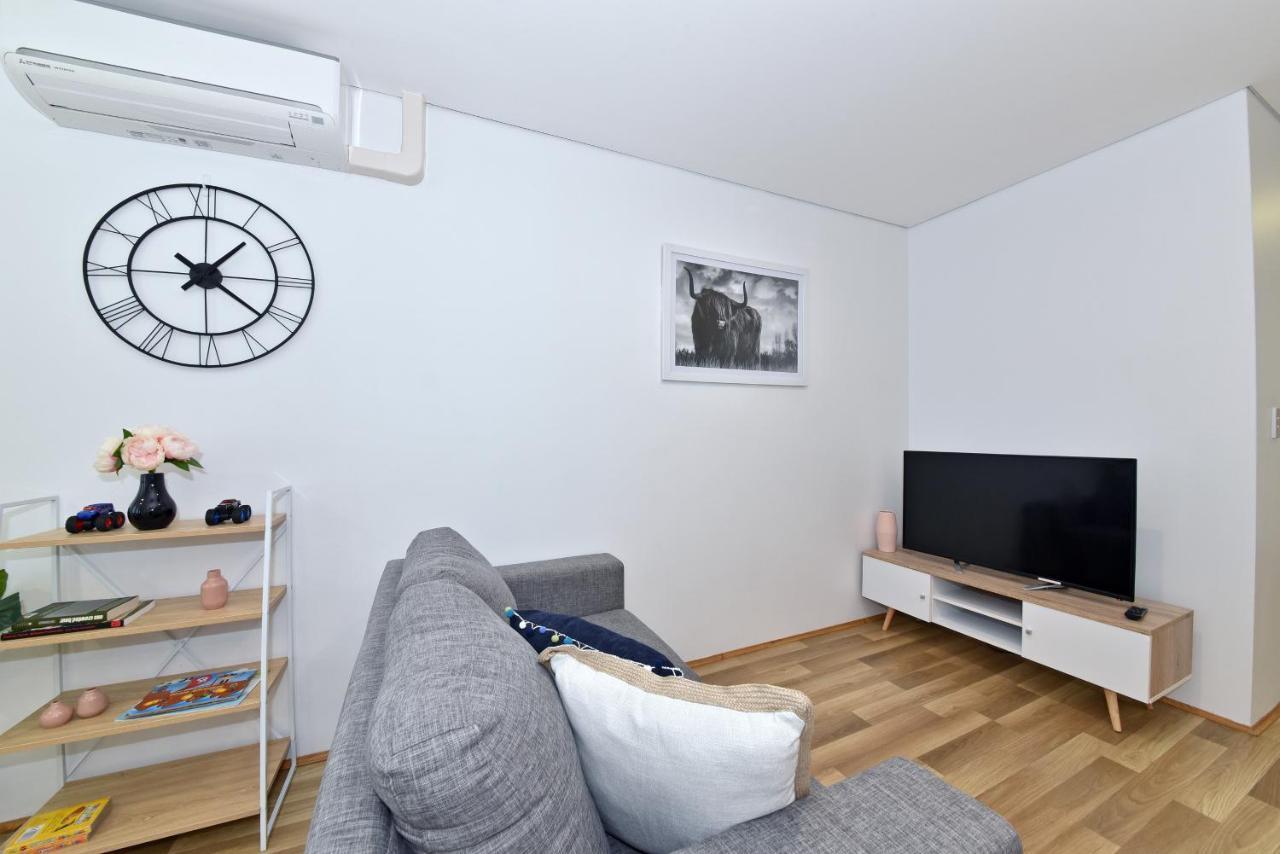 بيرث 2X2 Modern Apartment Near Airport And City المظهر الخارجي الصورة